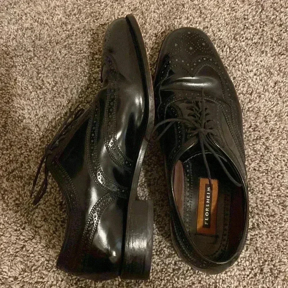 Florsheim men’s black leather Oxford style shoes size 10 - great condition